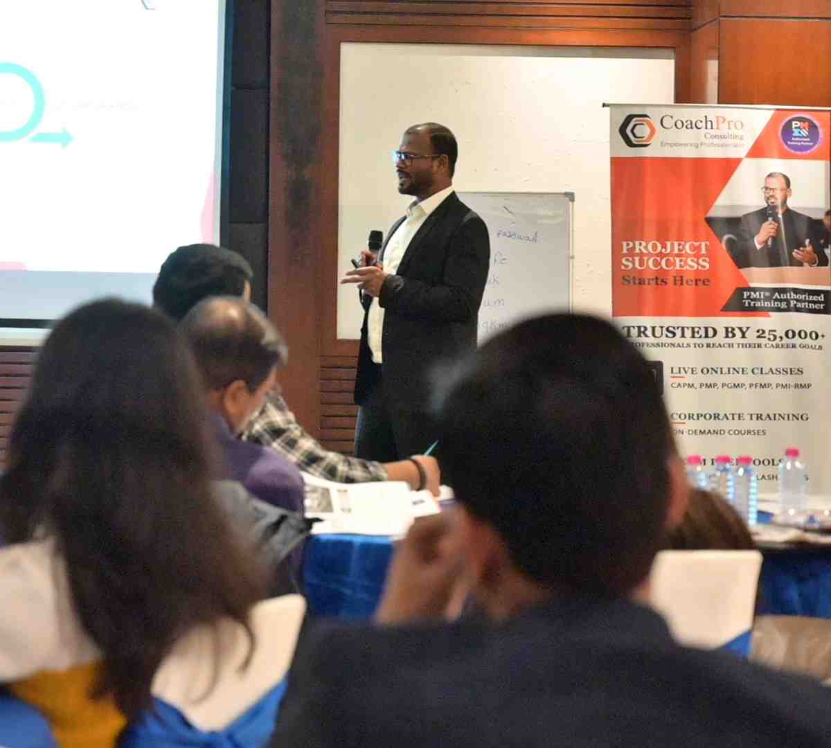 Corporate project management training session by CoachPro Consulting